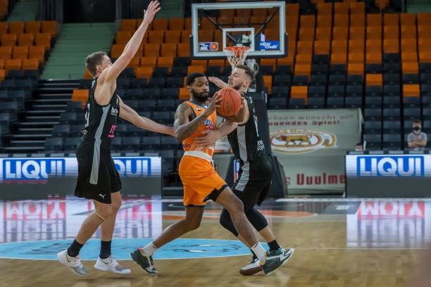 曼采用了更 曼采用了更